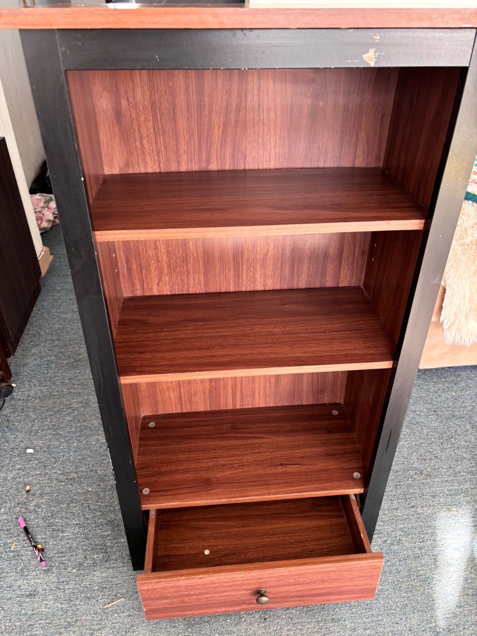 Librero con cajón de madera