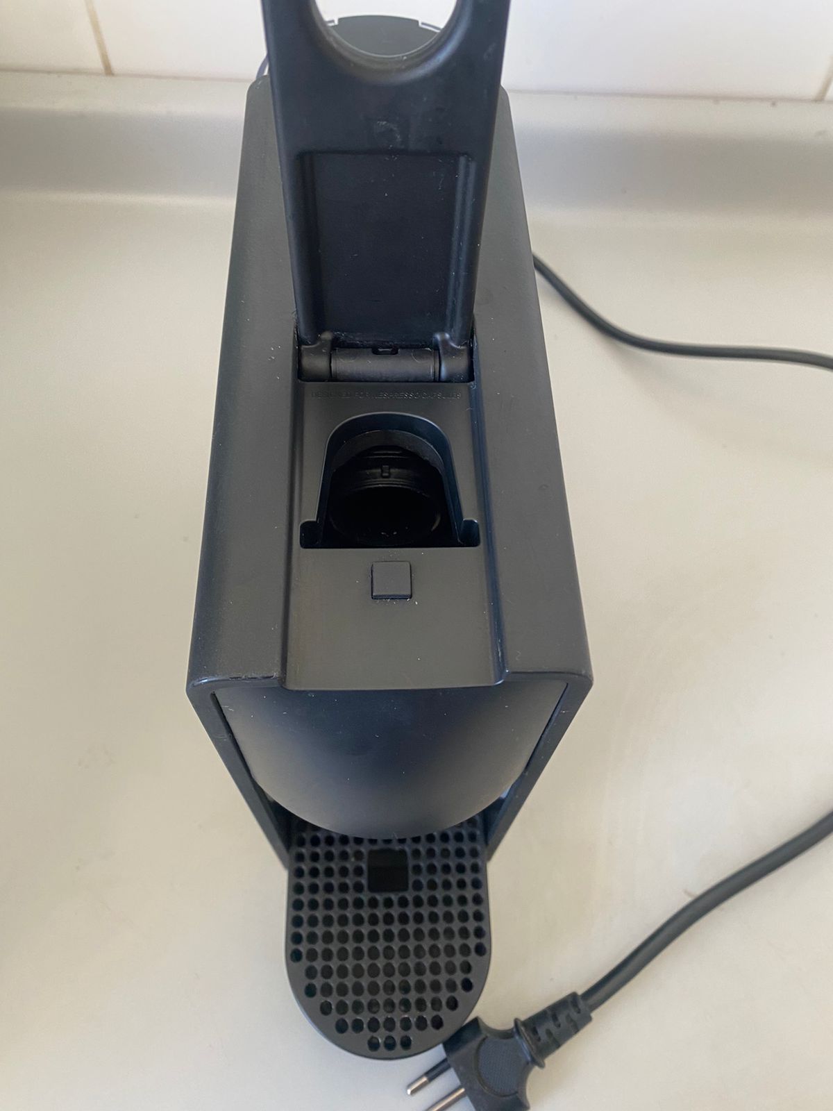 Cafetera Nespresso Essenza mini negra - Imagen 2