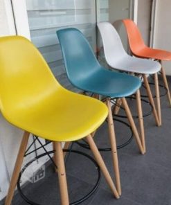 4 sillas estilo Eames Area Design