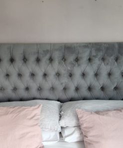 Respaldo King gris aterciopelado con capitoné