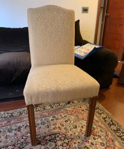 Silla de madera alta
