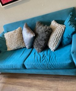 Sofá de tela color turquesa