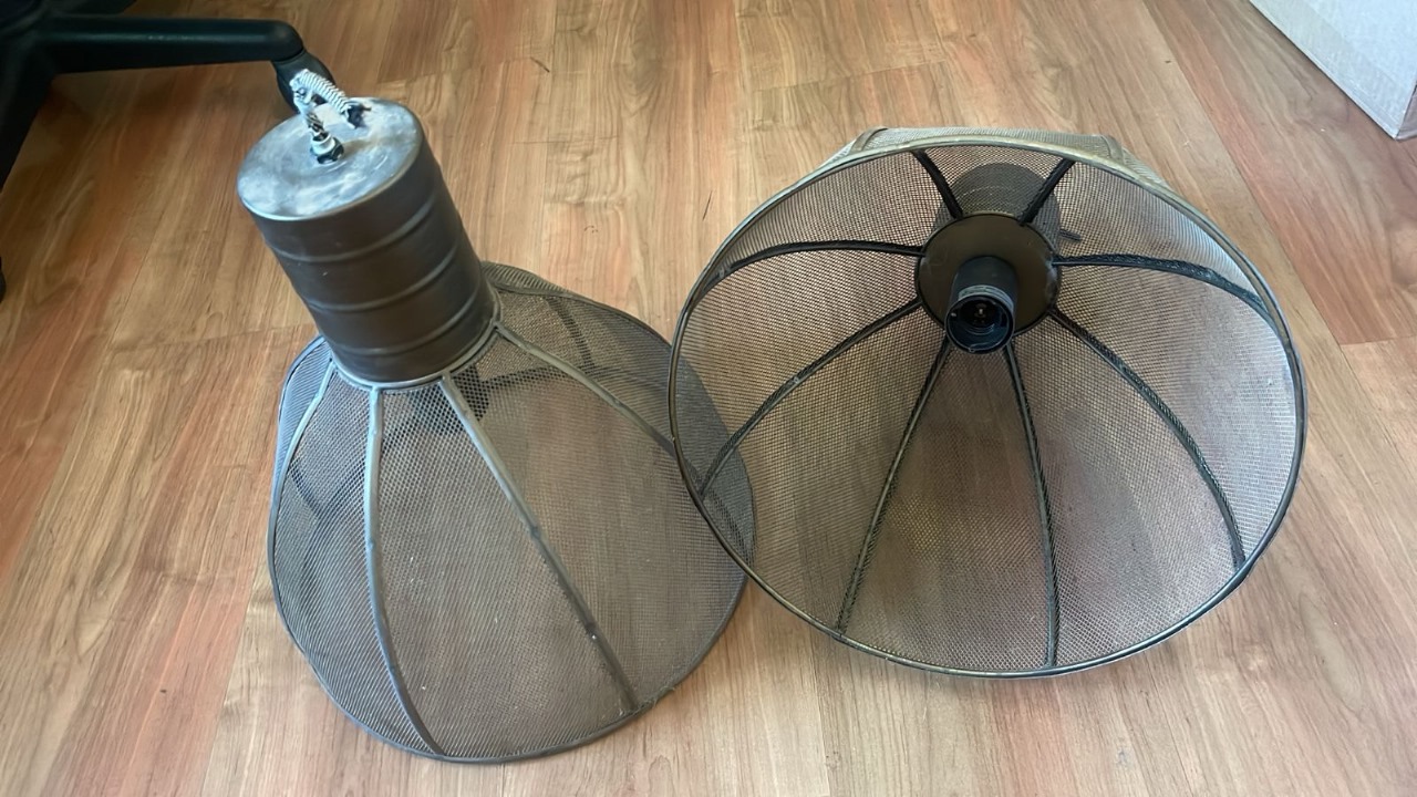 Par lámparas colgantes metálicas