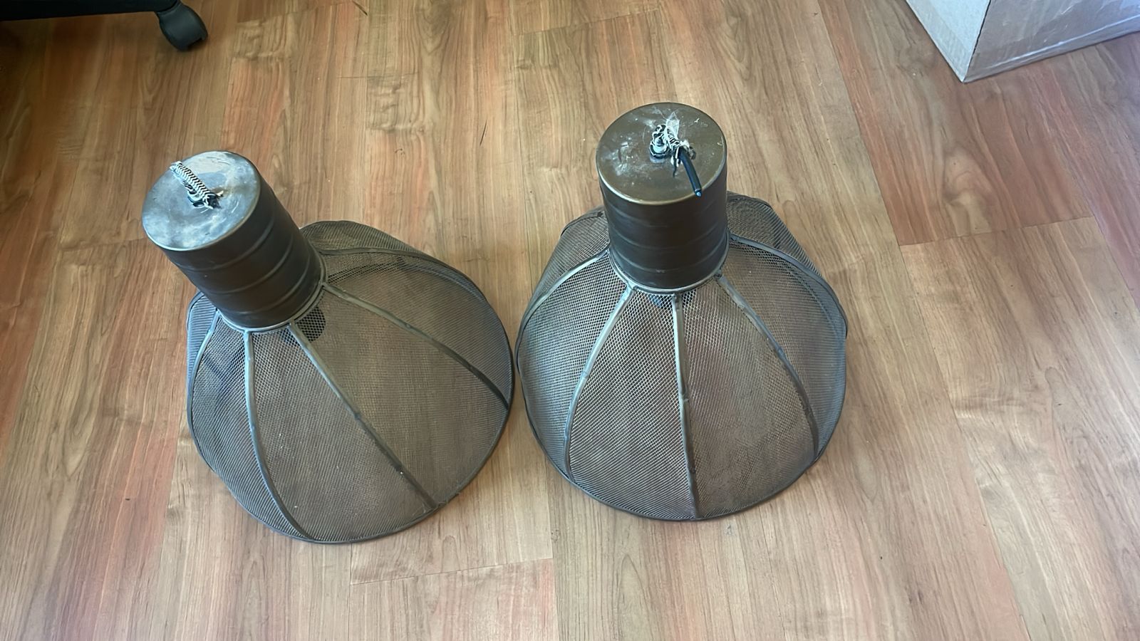 Par lámparas colgantes metálicas - Imagen 2