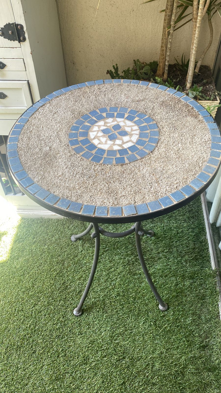 Mesa metálica con cuarzo - Imagen 2