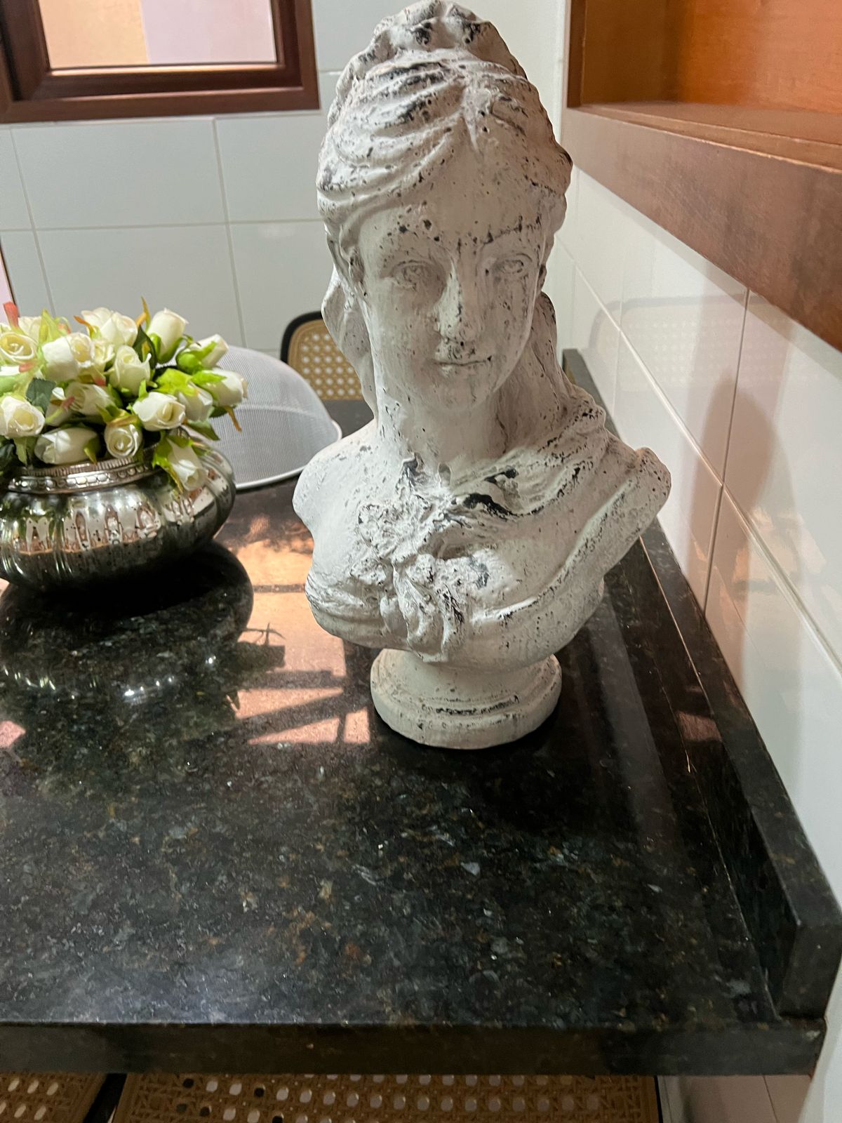 Escultura mujer envejecida - Imagen 2