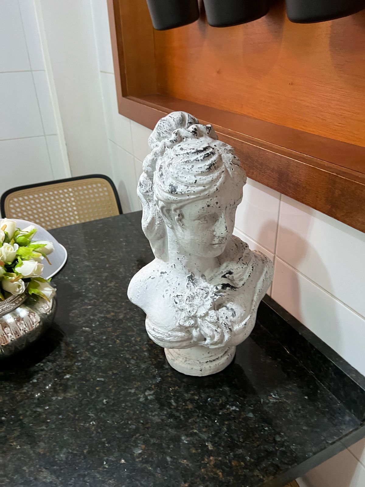 Escultura mujer envejecida - Imagen 3