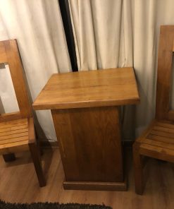 Mesa baúl con 2 sillas