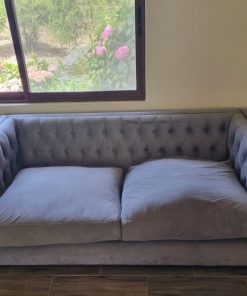 Sofá capitone gris relleno plumas