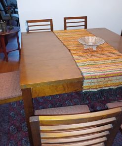 Juego comedor cuadrado con 5 sillas