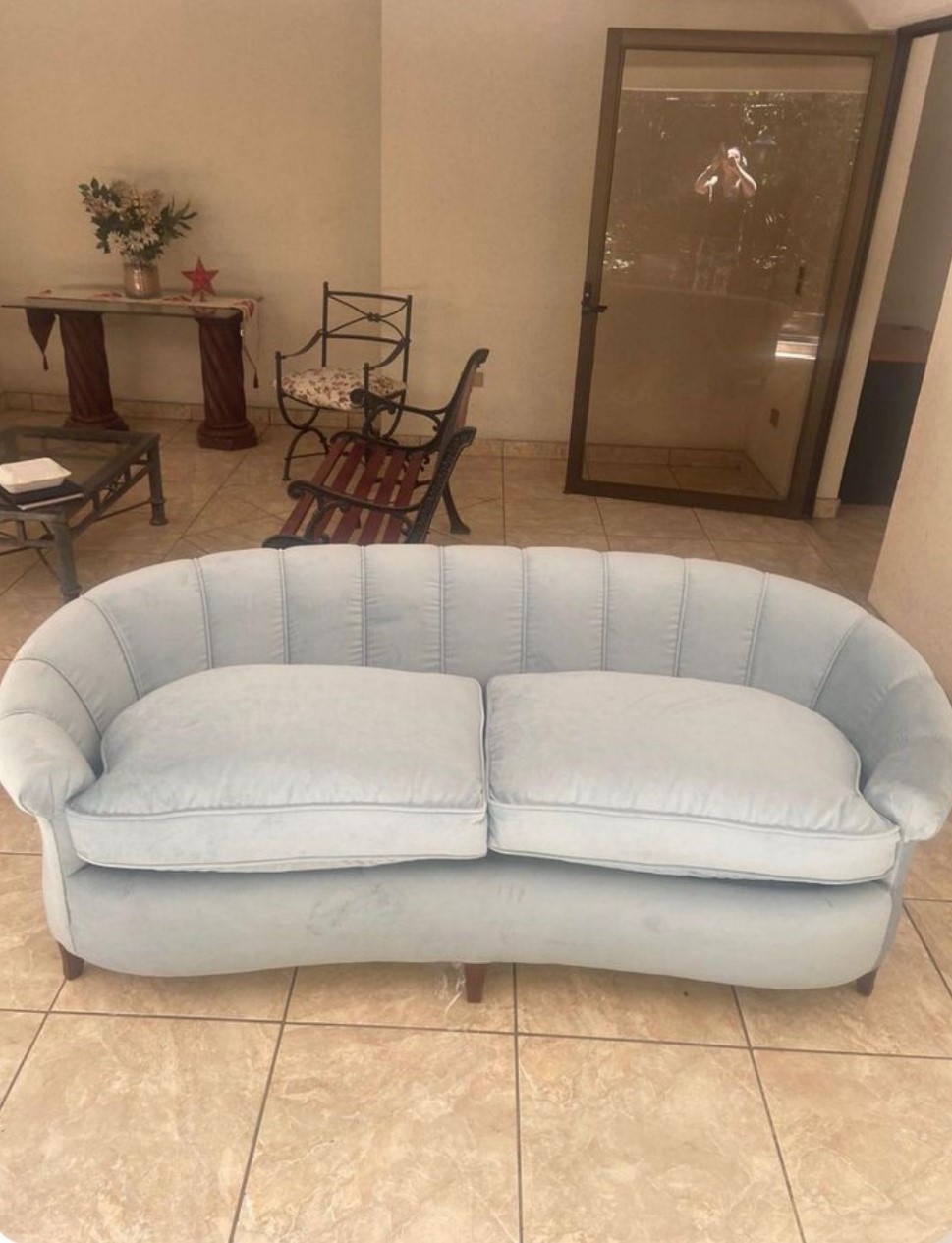 Sofá antiguo recién tapizado - Imagen 2