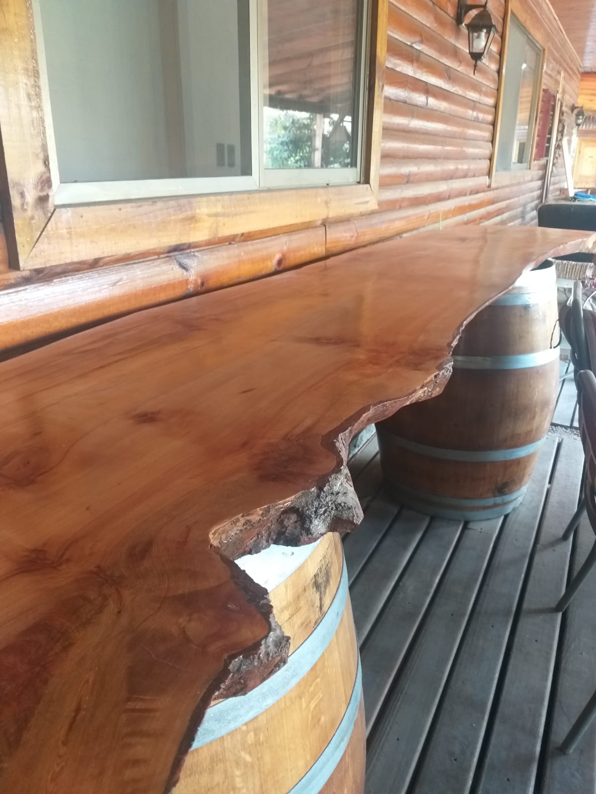 Mesón rustico con barriles - Imagen 2