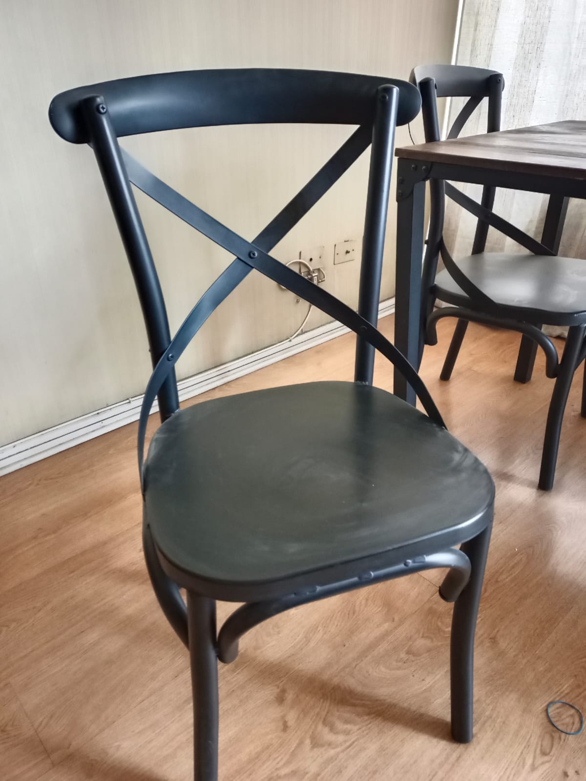 Juego comedor con 4 sillas crossback - Imagen 3
