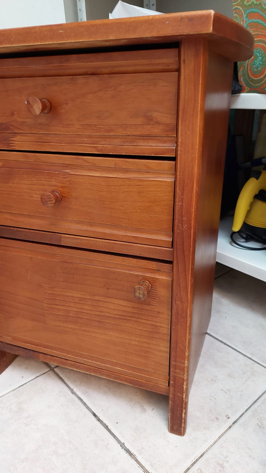 Par de veladores madera con 3 puertas - Imagen 2