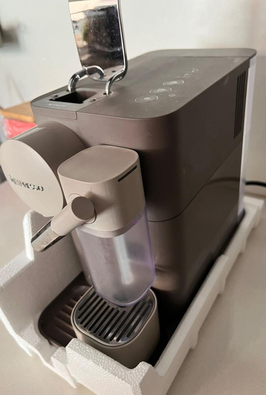 Cafetera Nespresso Lattissima One