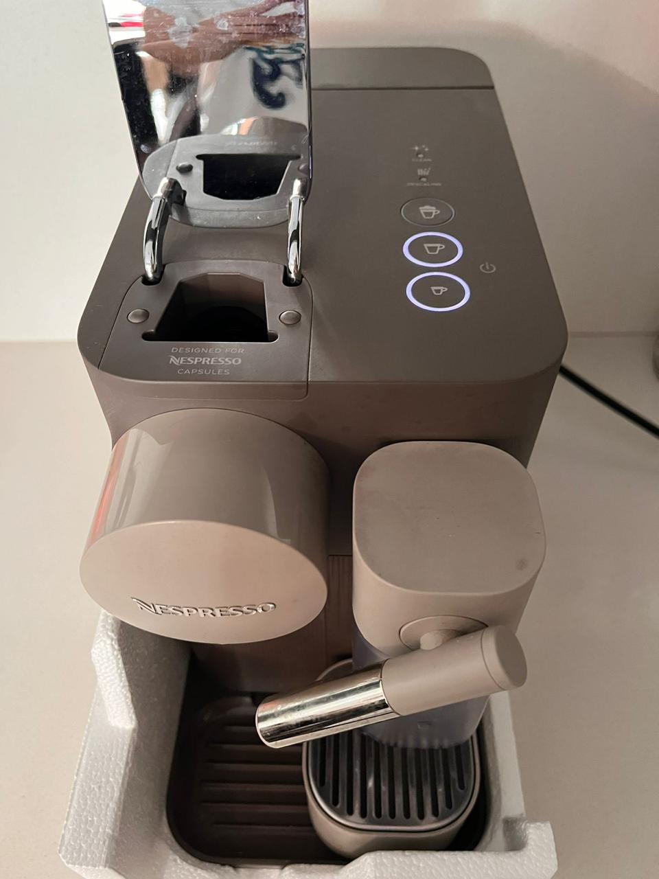 Cafetera Nespresso Lattissima One - Imagen 2