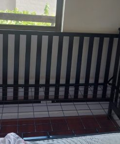 Cuna madera café oscuro con colchón