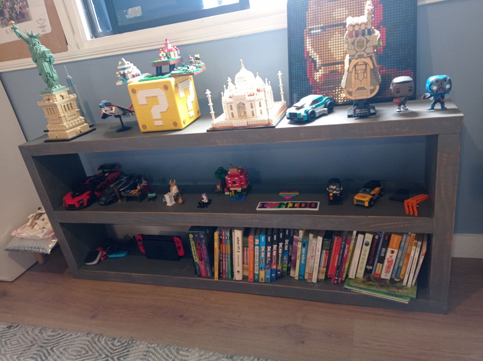 Repisa de madera pintada a mano color gris