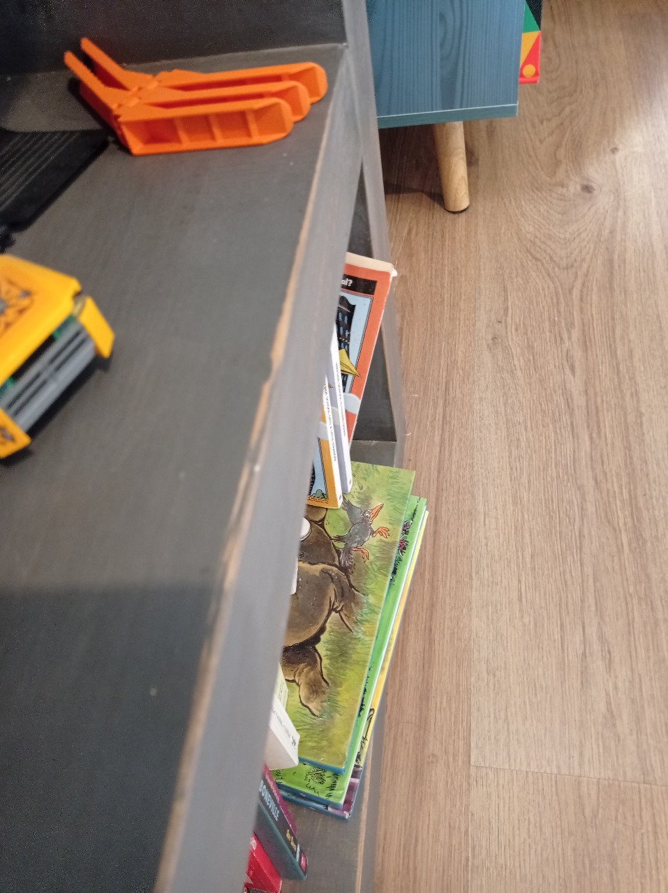 Repisa de madera pintada a mano color gris - Imagen 2