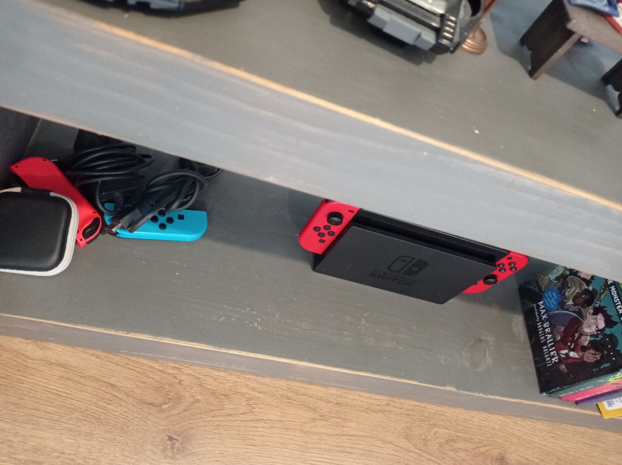 Repisa de madera pintada a mano color gris - Imagen 5