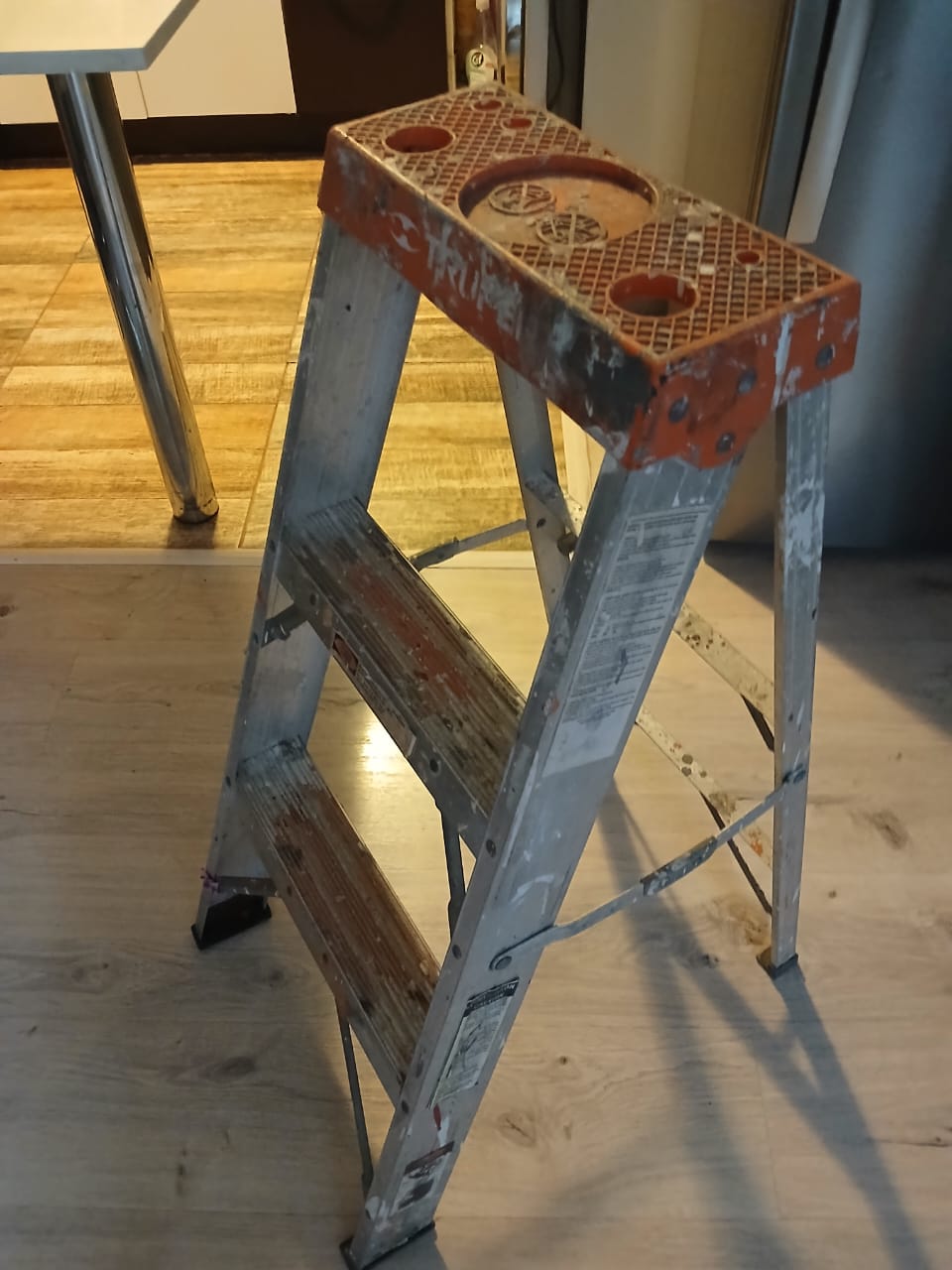 Escalera de metal plegable