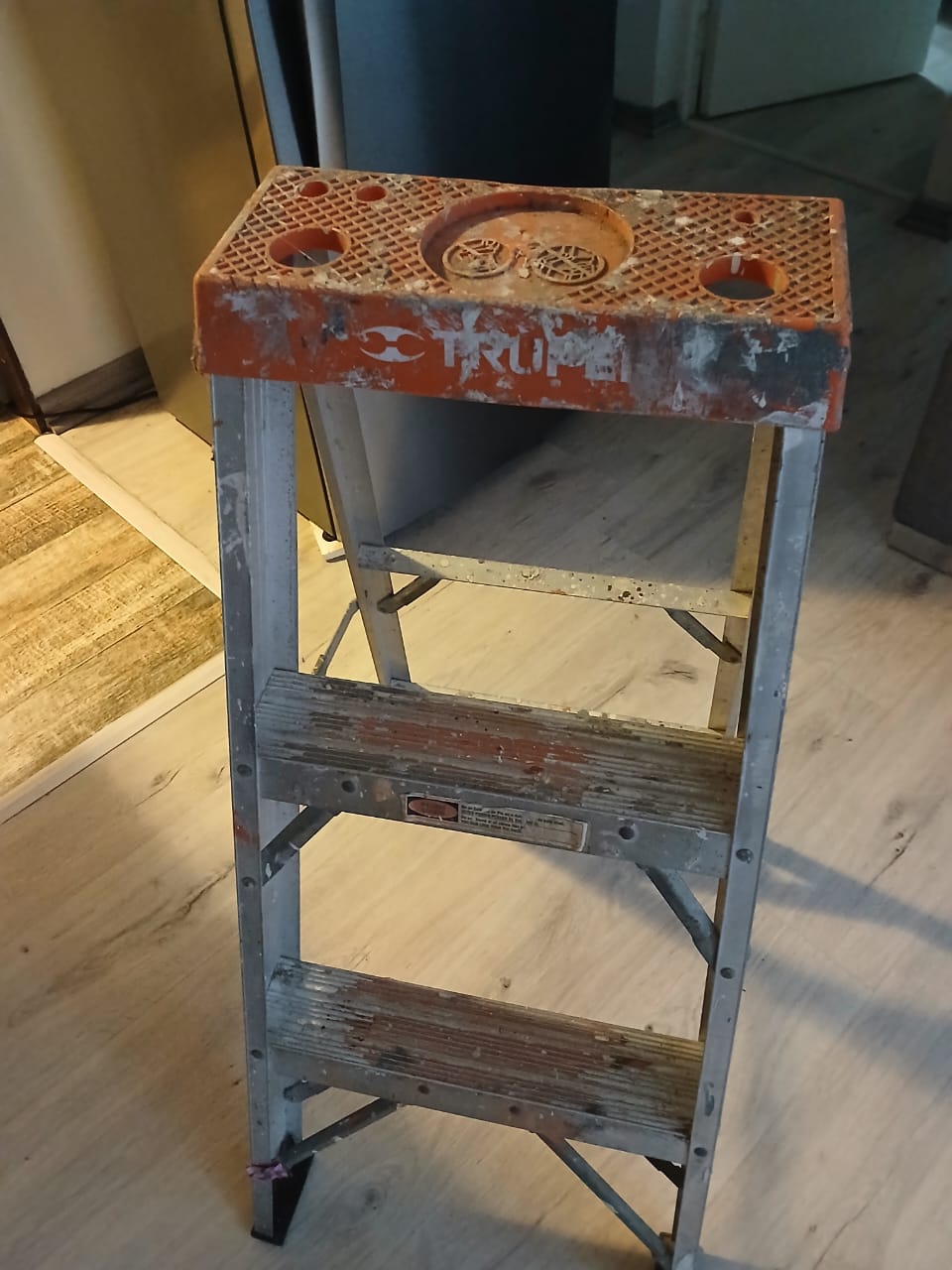 Escalera de metal plegable - Imagen 2