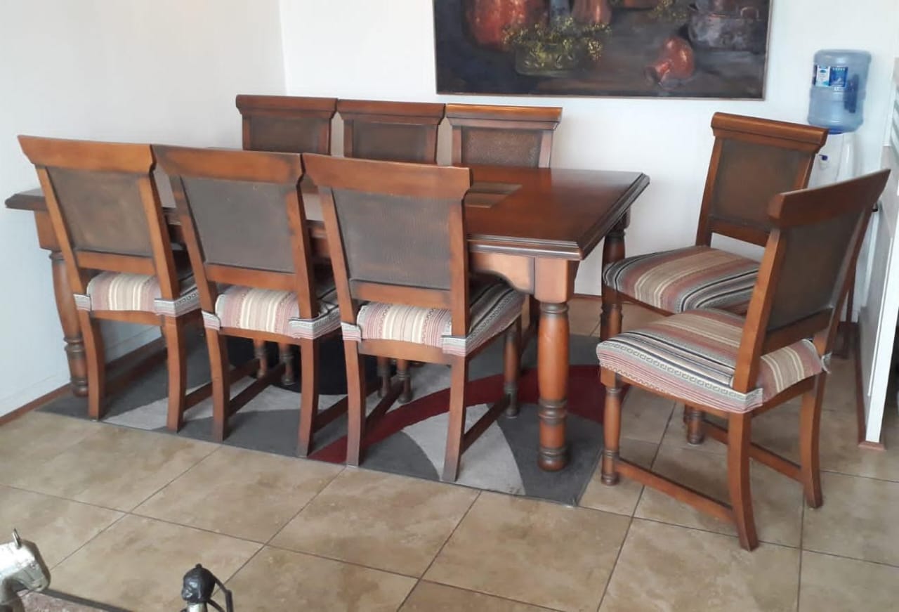 Juego comedor madera con 8 sillas