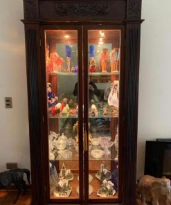 Vitrina madera Mara con luz