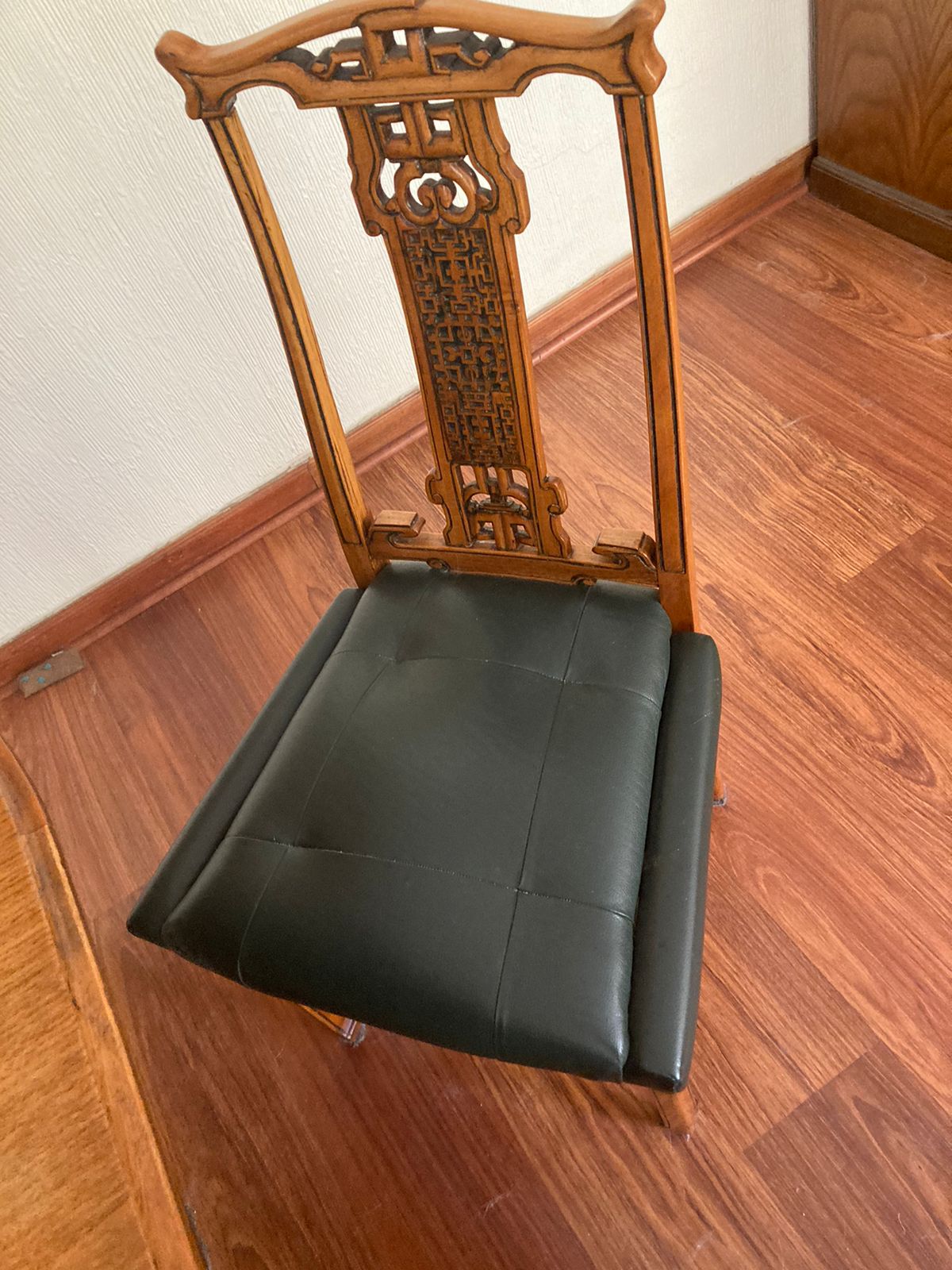 Juego comedor oriental tallado con 8 sillas - Imagen 2