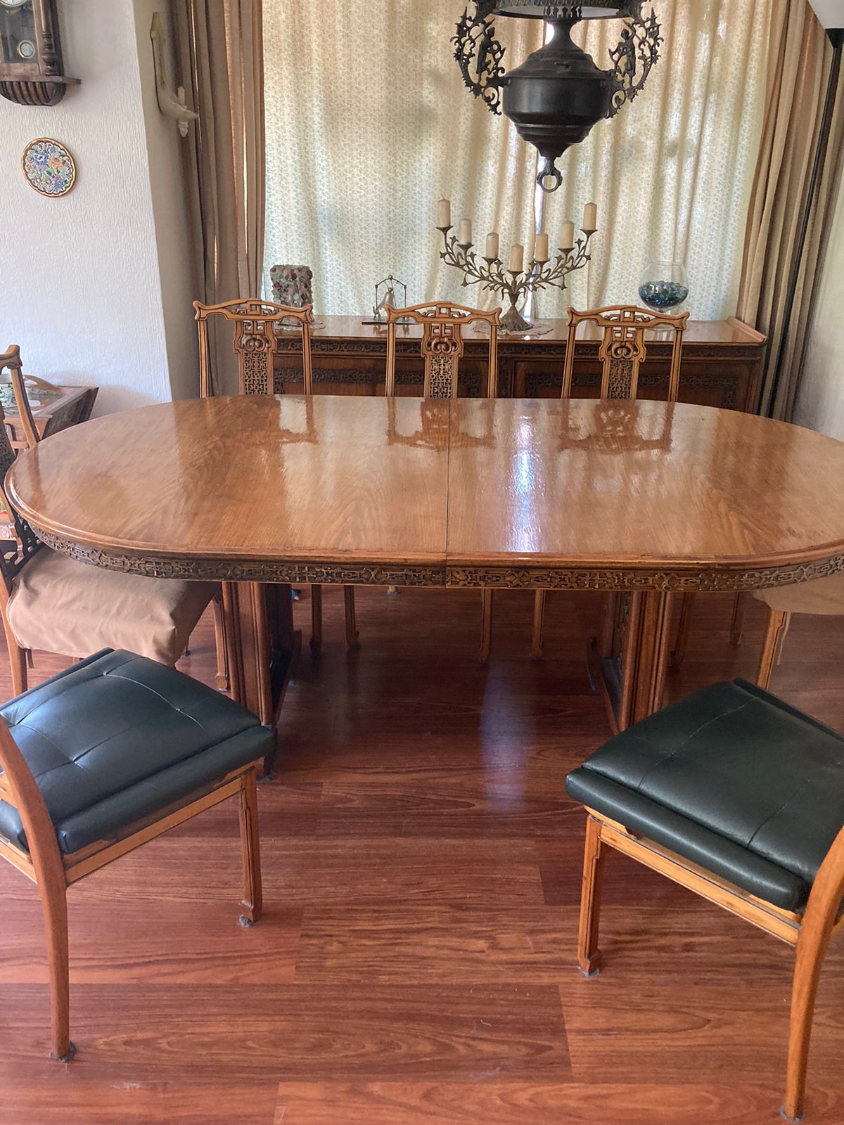 Juego comedor oriental tallado con 8 sillas - Imagen 3