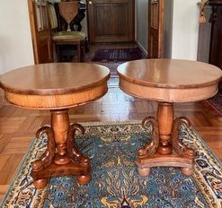 Par mesas laterales redondas talladas