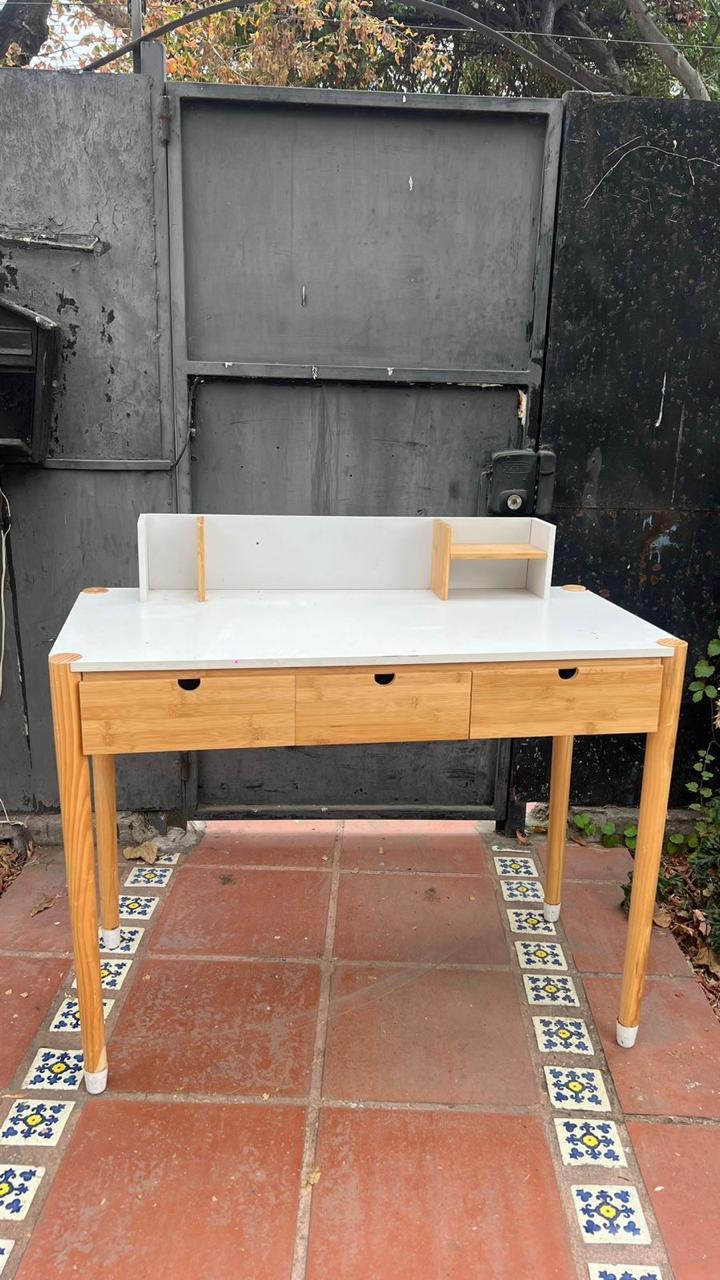 Escritorio madera y lacado