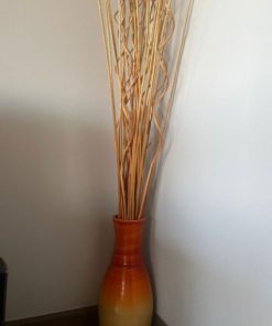 Jarrón de greda decorativo