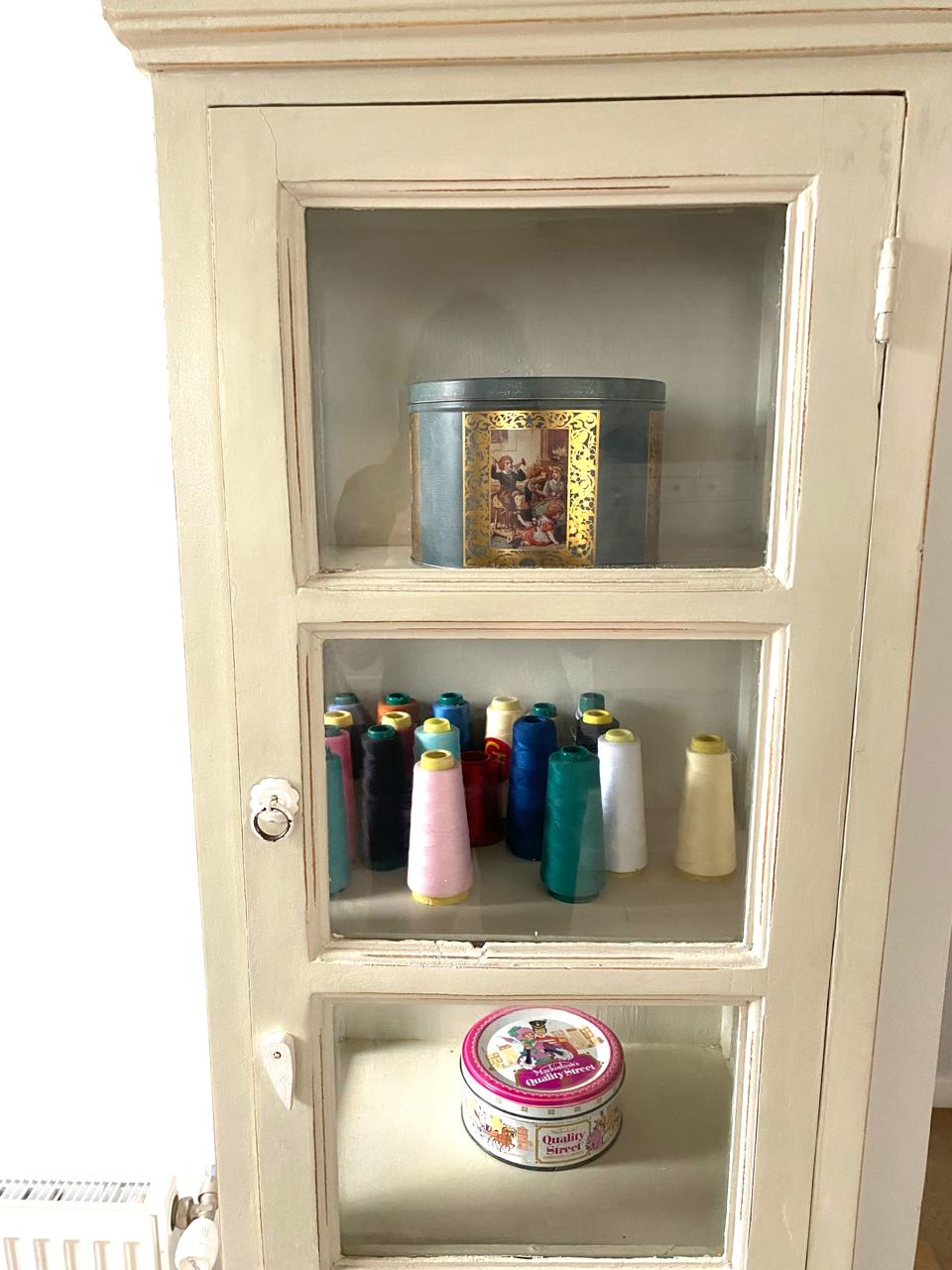 Vitrina de madera blanca - Imagen 3