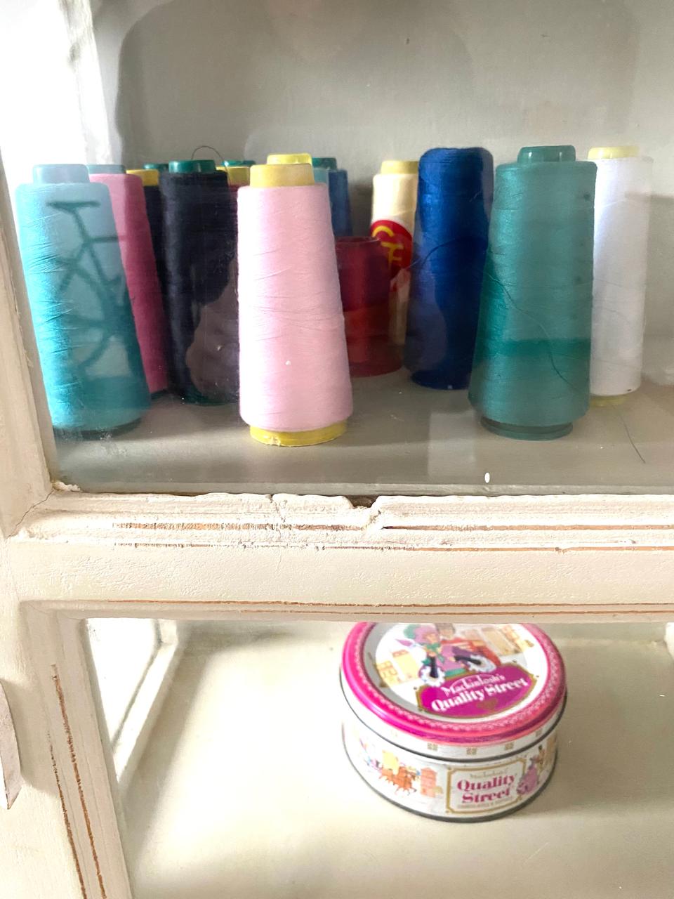 Vitrina de madera blanca - Imagen 5