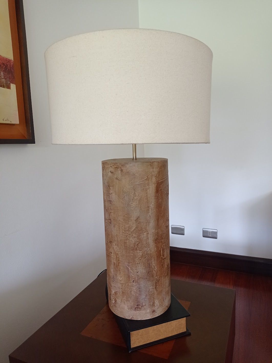 Lámpara de mesa comprada en tienda de diseño