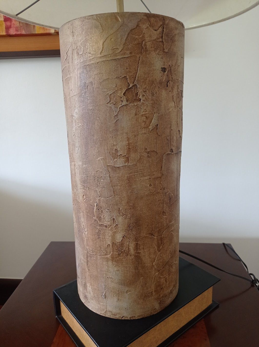 Lámpara de mesa comprada en tienda de diseño - Imagen 2