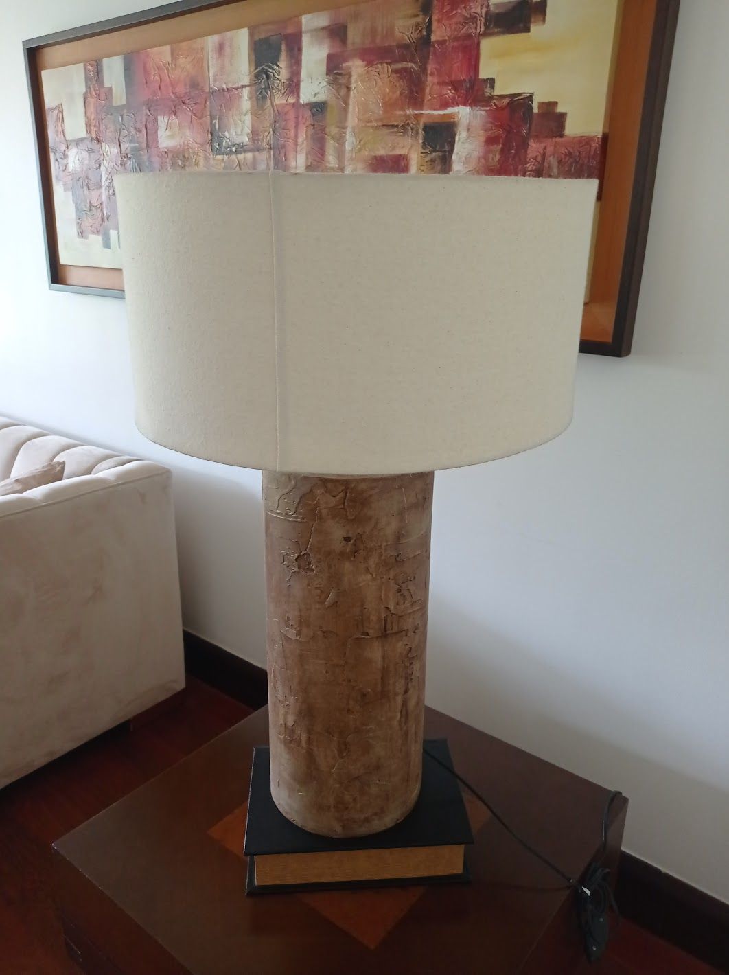 Lámpara de mesa comprada en tienda de diseño - Imagen 3