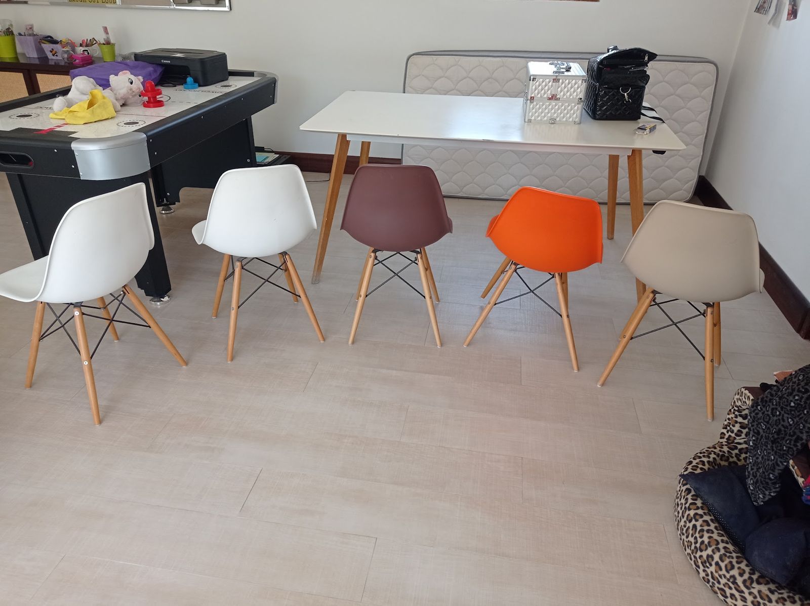 5 sillas colores Eames plásticas - Imagen 5