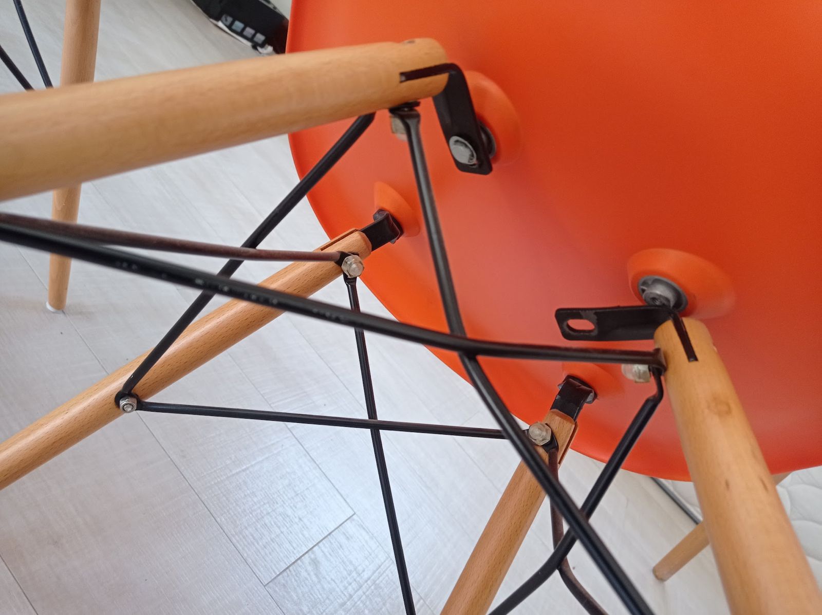 5 sillas colores Eames plásticas - Imagen 6