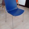 Silla plástica azul