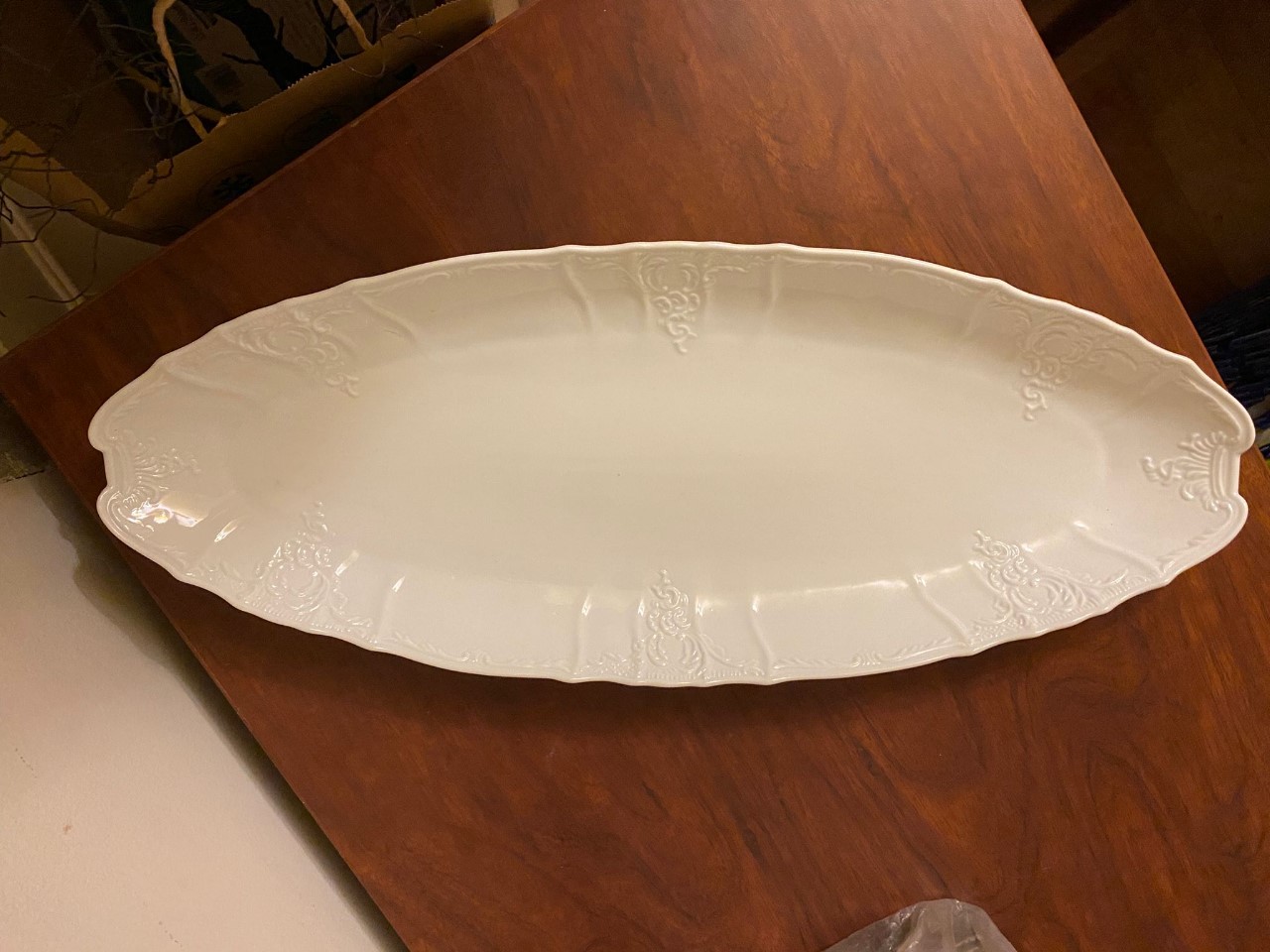 Fuente loza con relieve