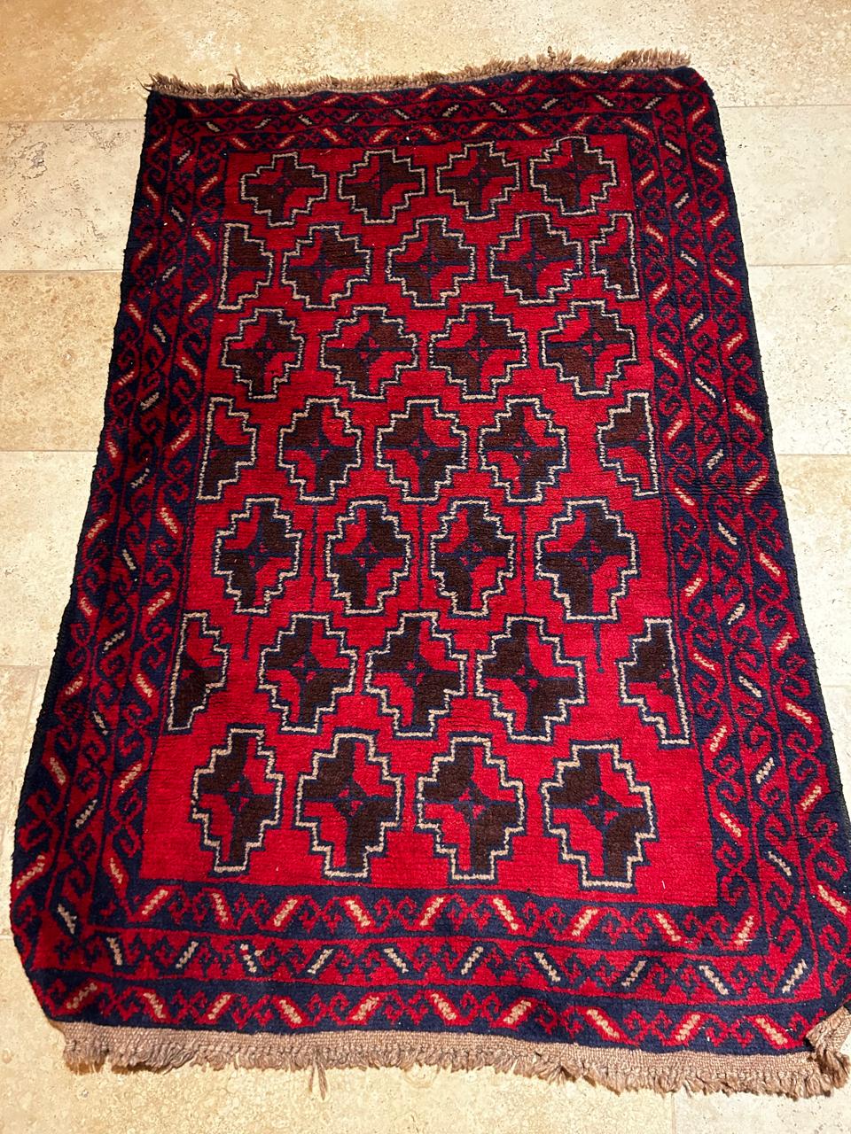 Alfombra Beloutch tonos rojos