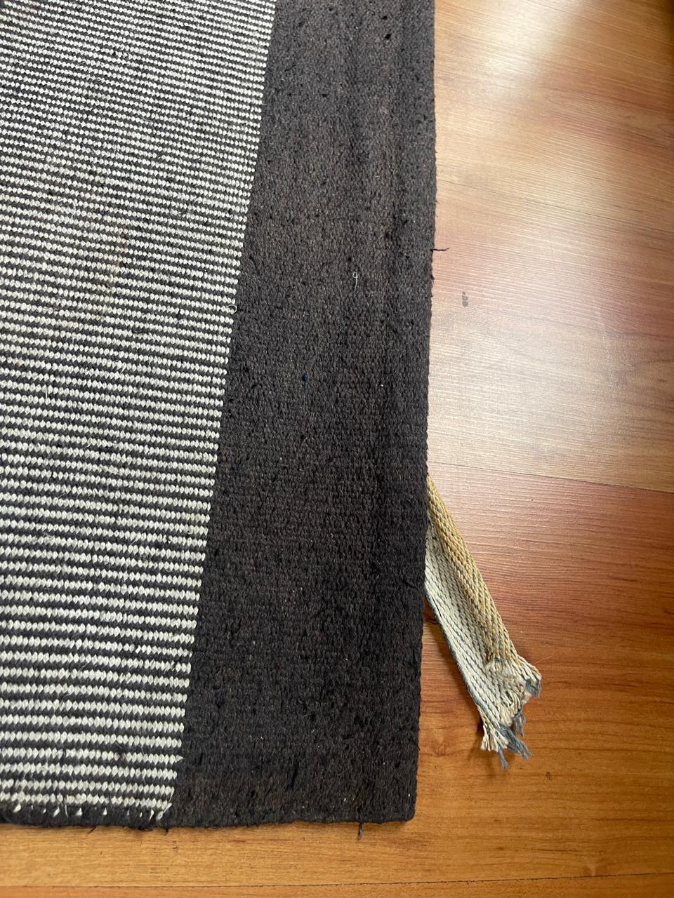 Alfombra blanco y negro a rayas - Imagen 2