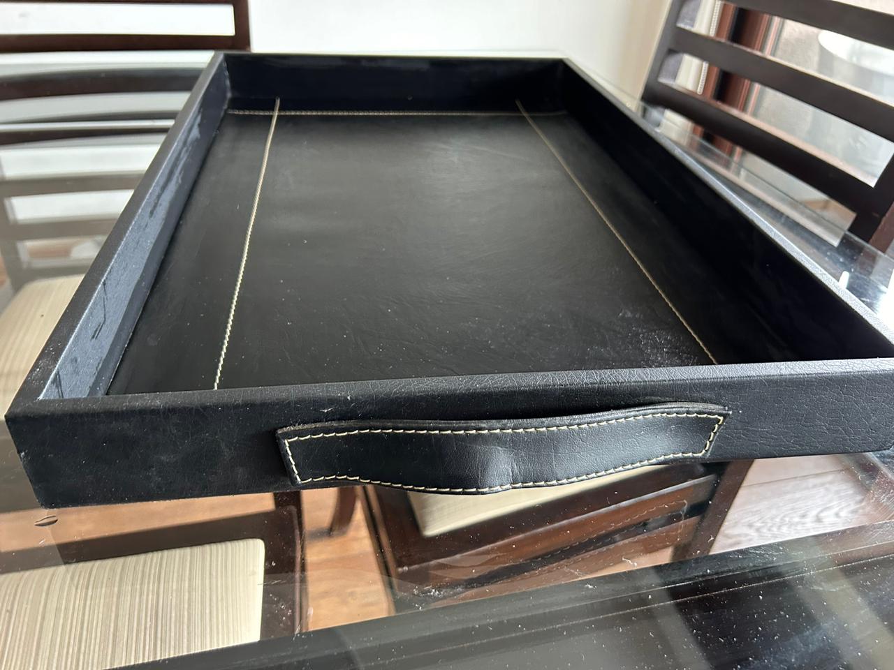 Bandeja desayuno cuerina negra - Imagen 3