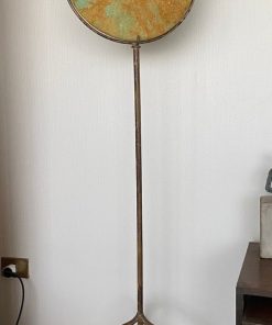 Escultura figura de pie