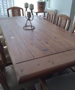 Juego comedor con 6 sillas y 2 sitiales