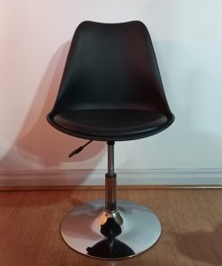 Silla giratoria negra cromada