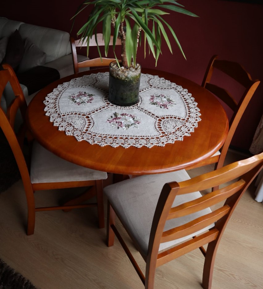 Juego comedor con 4 sillas