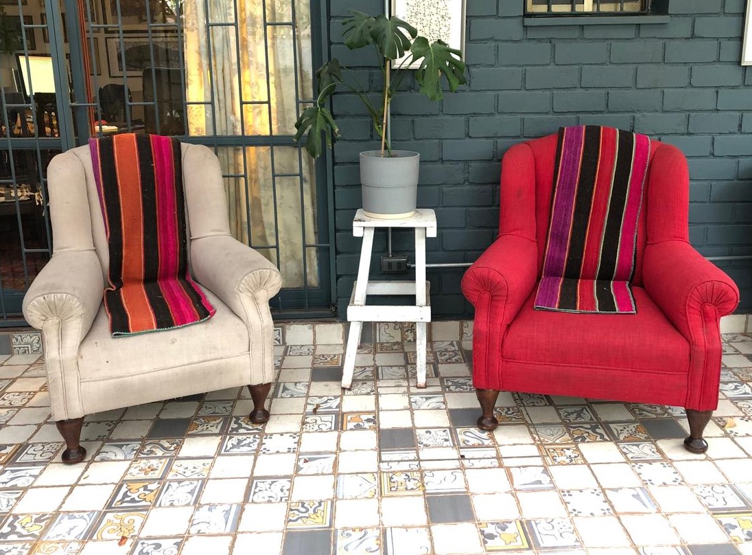 Par de sillones rojo y beige